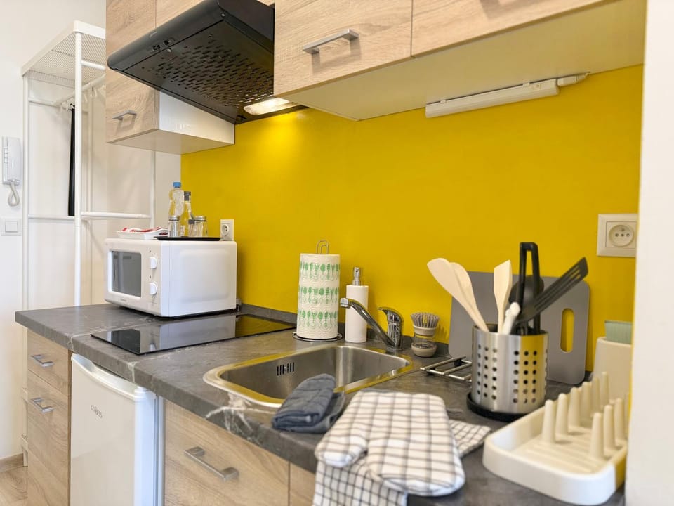 Kitchen or kitchenette