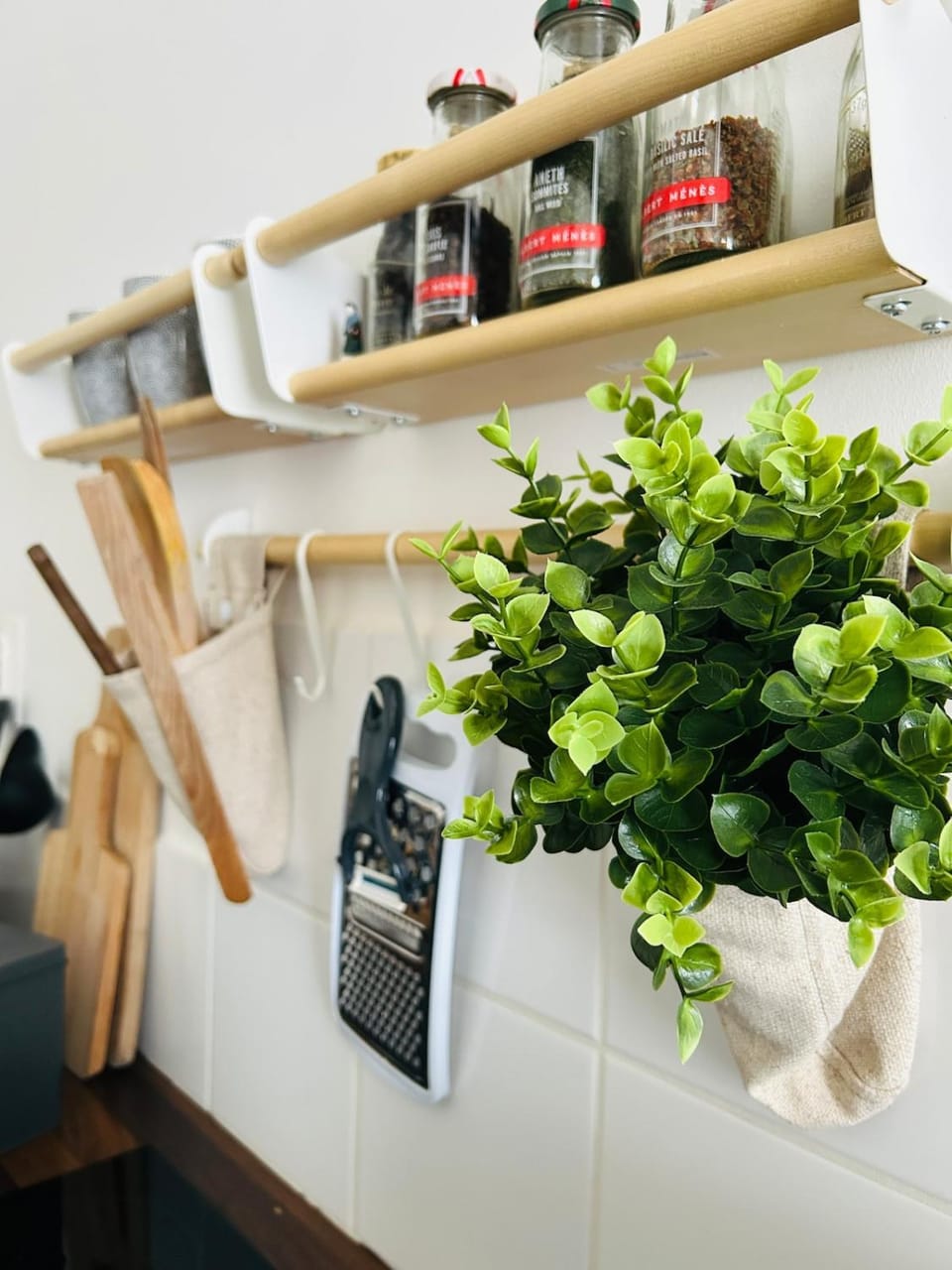 Coffee/tea facilities, Kitchen or kitchenette, Food, storage