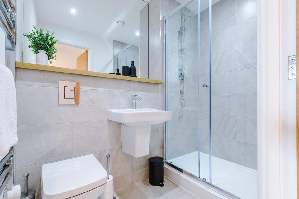 Shower, Toilet, towels