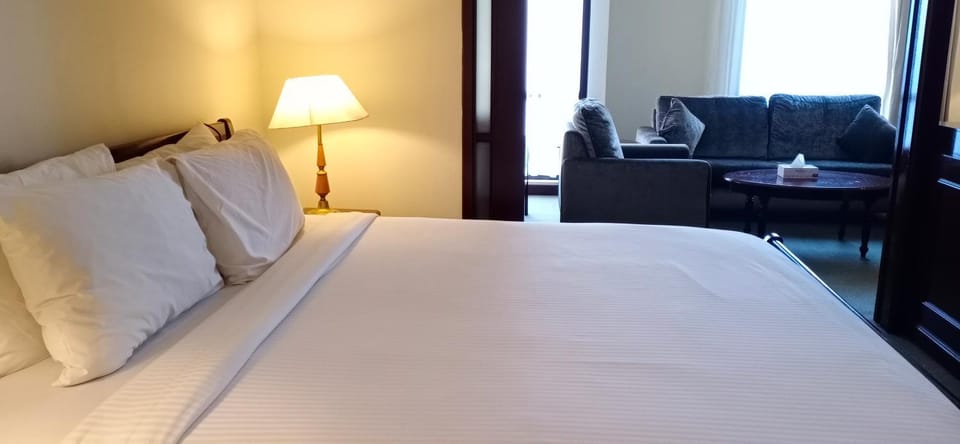 Bed, TV and multimedia, Bedroom