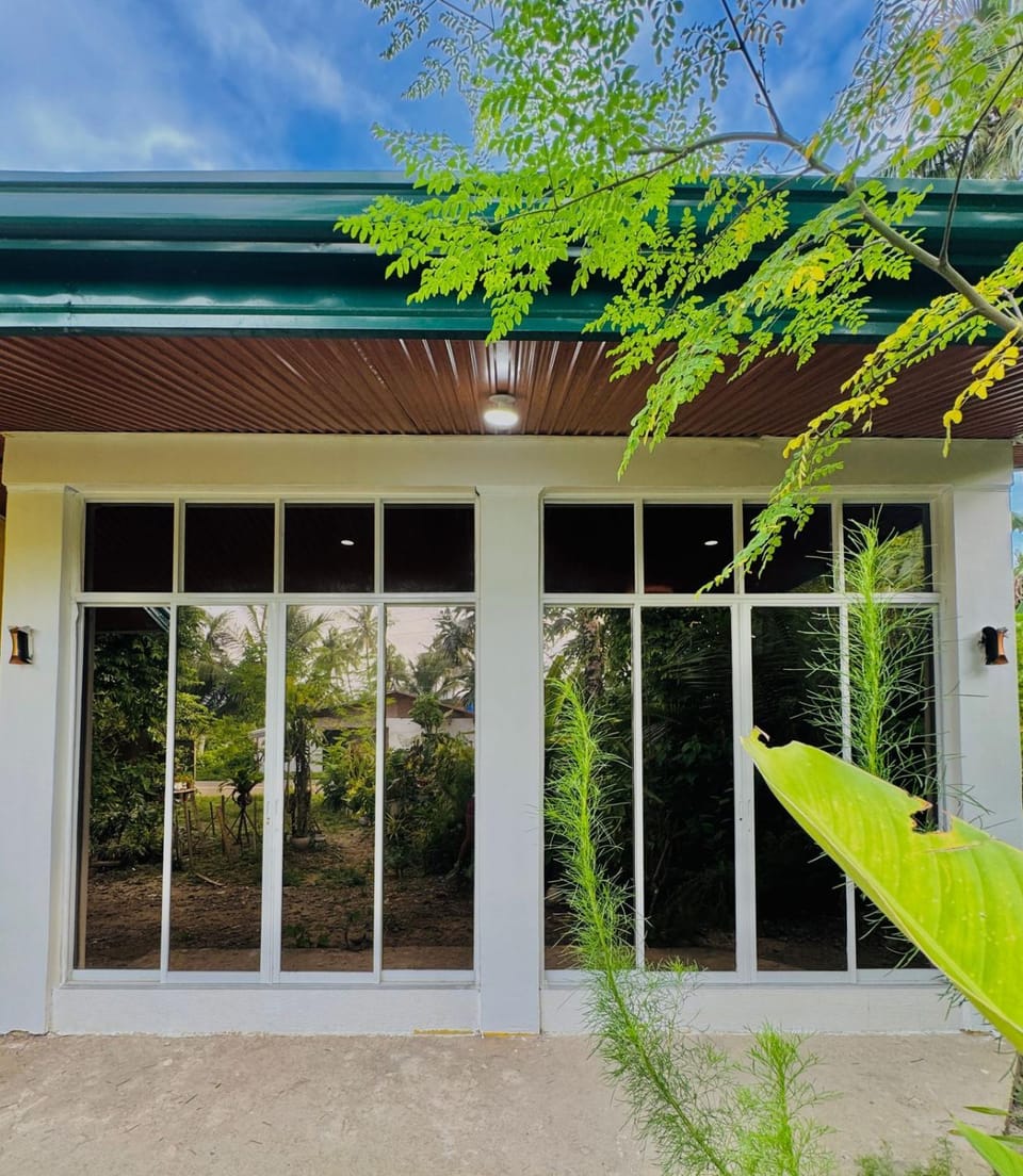 Property building, Day, Garden, Balcony/Terrace, Garden view