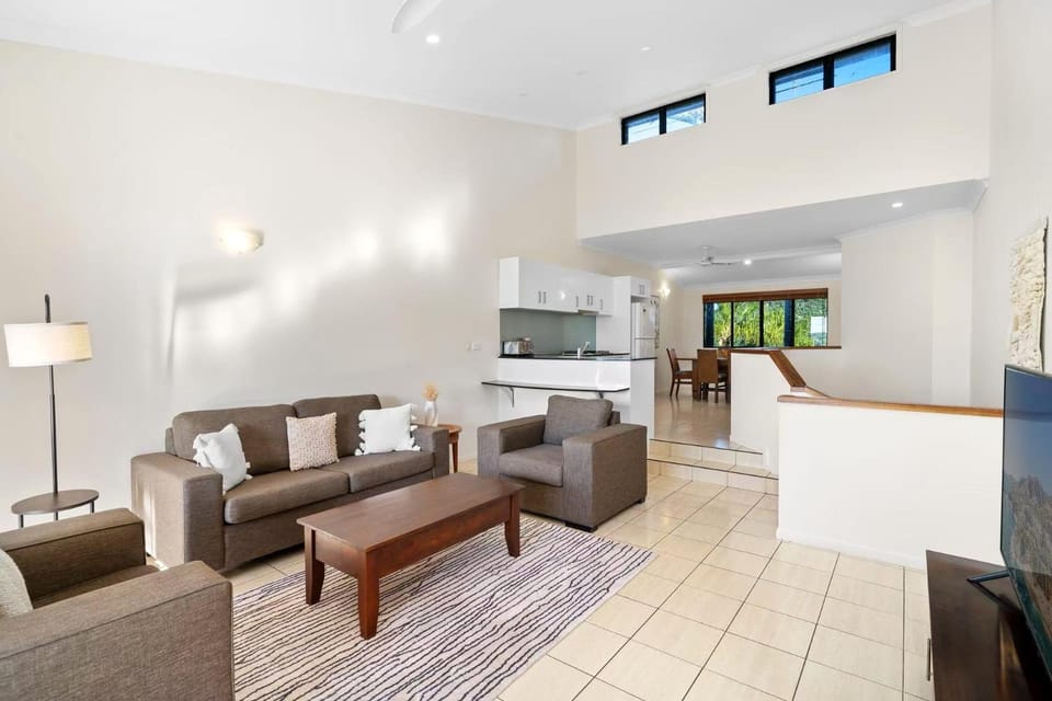 TV and multimedia, Seating area, air conditioner