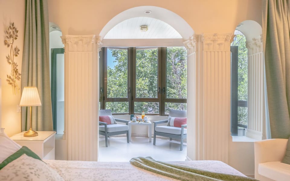 Bed, Photo of the whole room, Seating area, Bedroom, Garden view