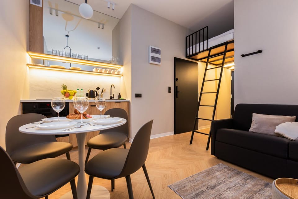 Kitchen or kitchenette, Living room, Seating area, Dining area