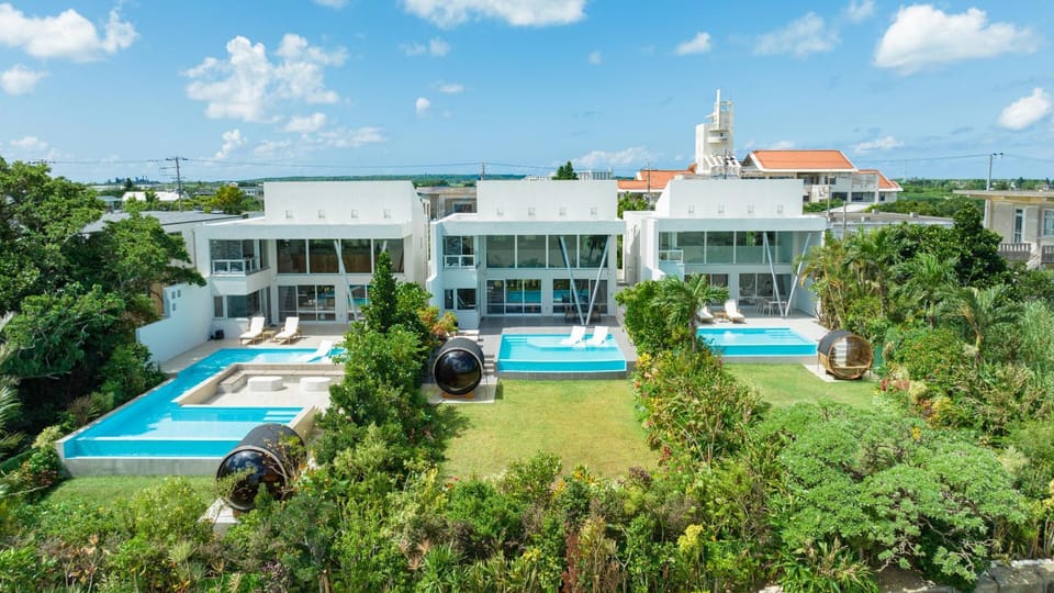 Property building, Garden view, Pool view