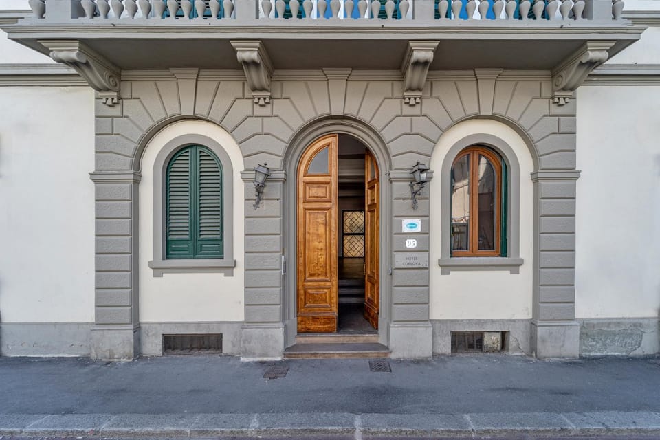 Facade/entrance