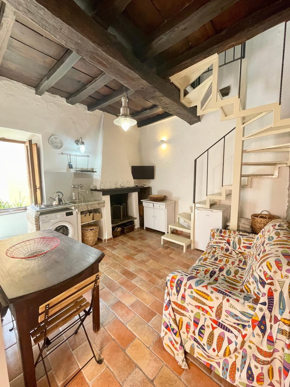 Kitchen or kitchenette, Living room, Seating area, Dining area, stove