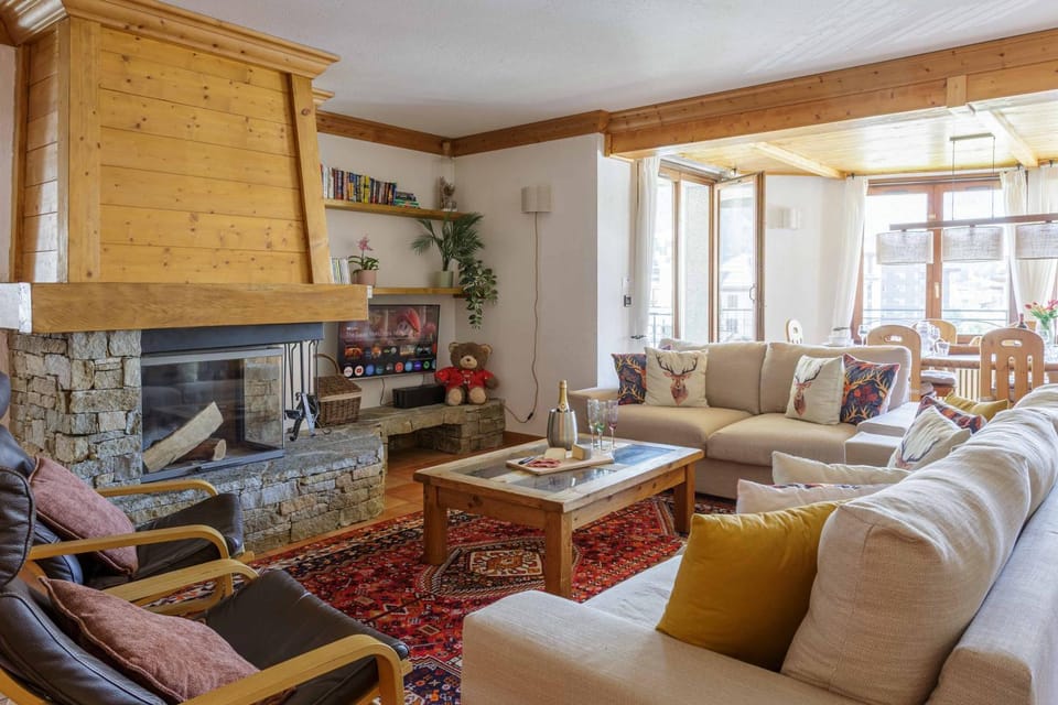 Living room, fireplace