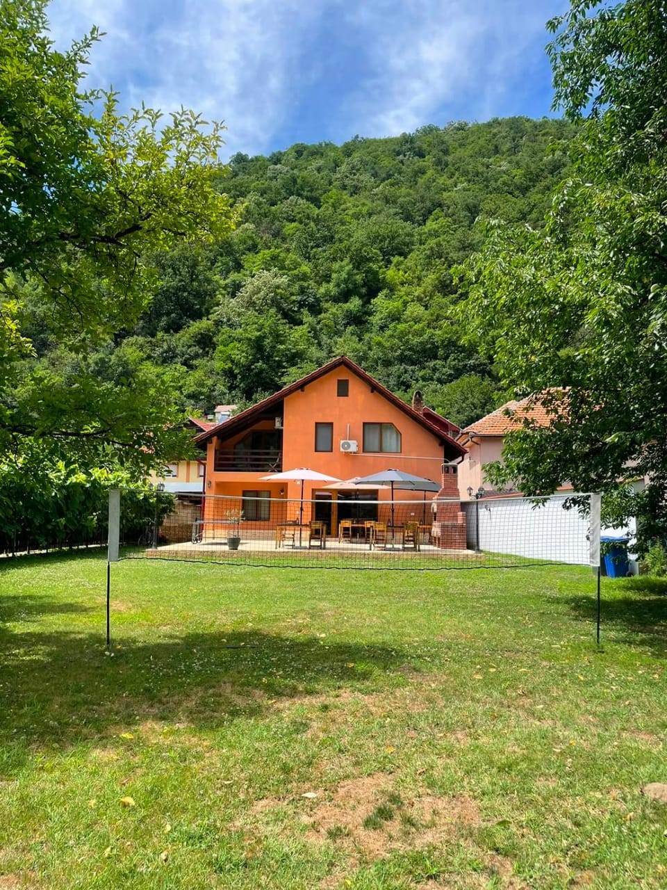 Property building, Spring, Day, Natural landscape, Garden, Garden view, Mountain view