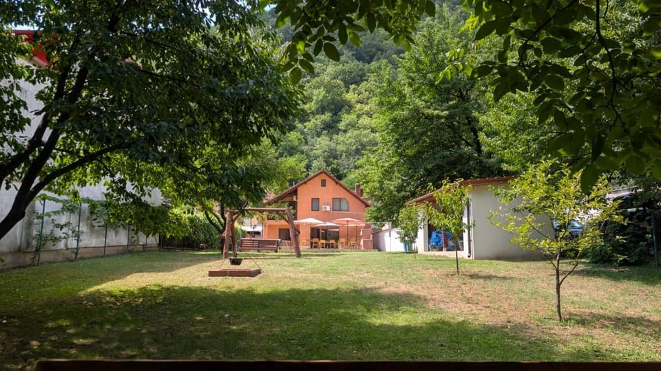 Property building, Spring, Day, Natural landscape, Garden, Garden view