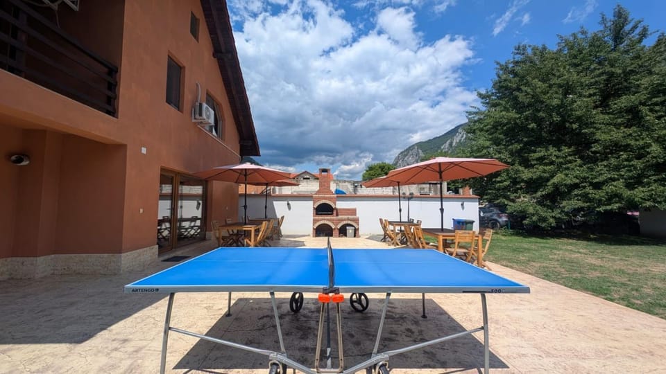 Day, Natural landscape, Table tennis, Dining area, Mountain view