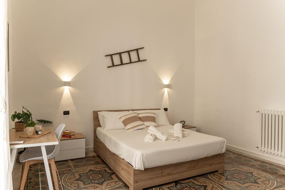 Bed, Photo of the whole room, Bedroom, internet, towels