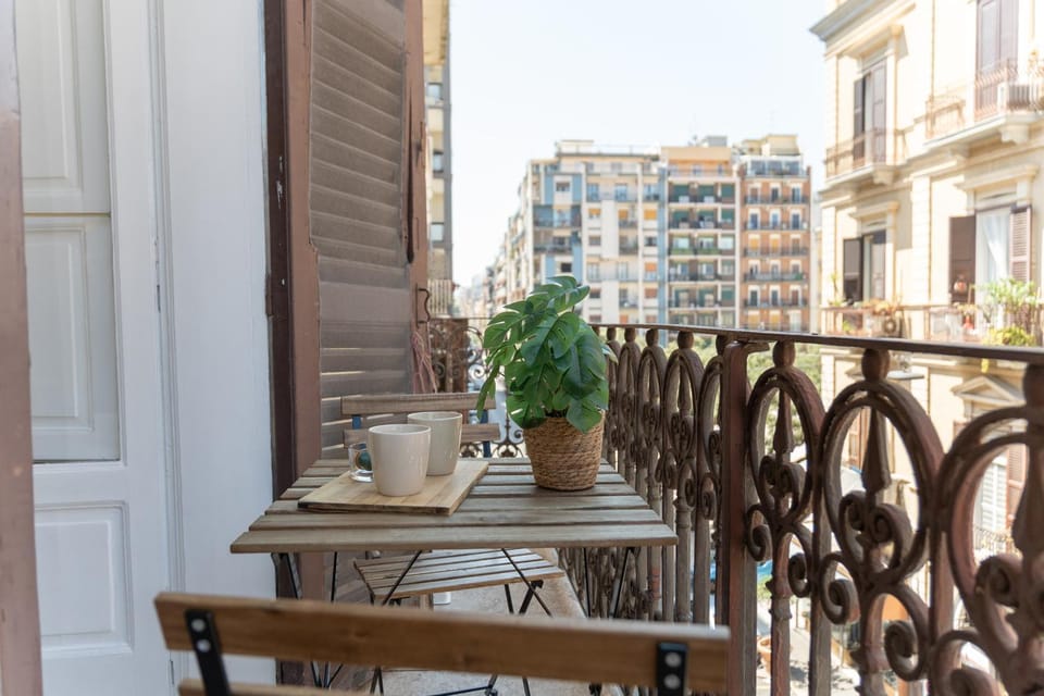 Property building, Patio, Day, View (from property/room), Balcony/Terrace, Dining area, City view