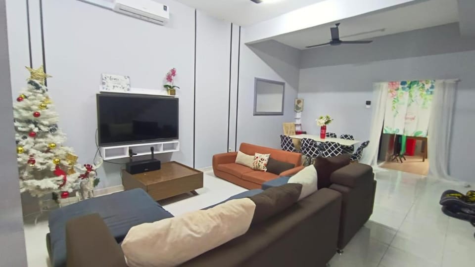 Mount austin AUSTIN CREST 12PAX 4bedroom 4bathroom House in Johor Bahru