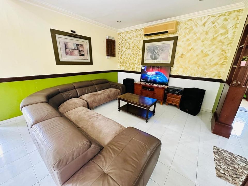 Communal lounge/ TV room