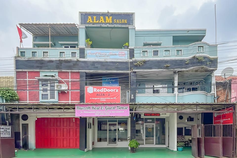 Facade/entrance