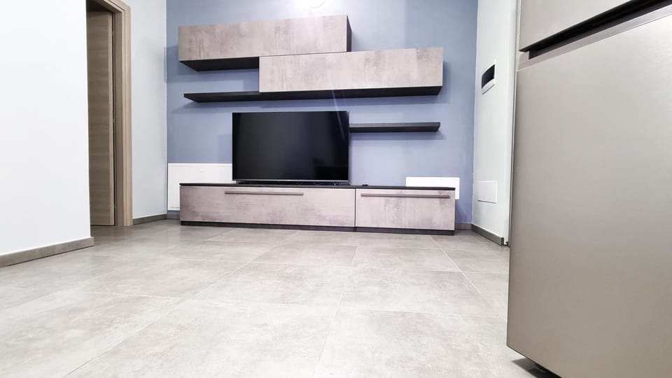 Communal lounge/ TV room, TV and multimedia, minibar