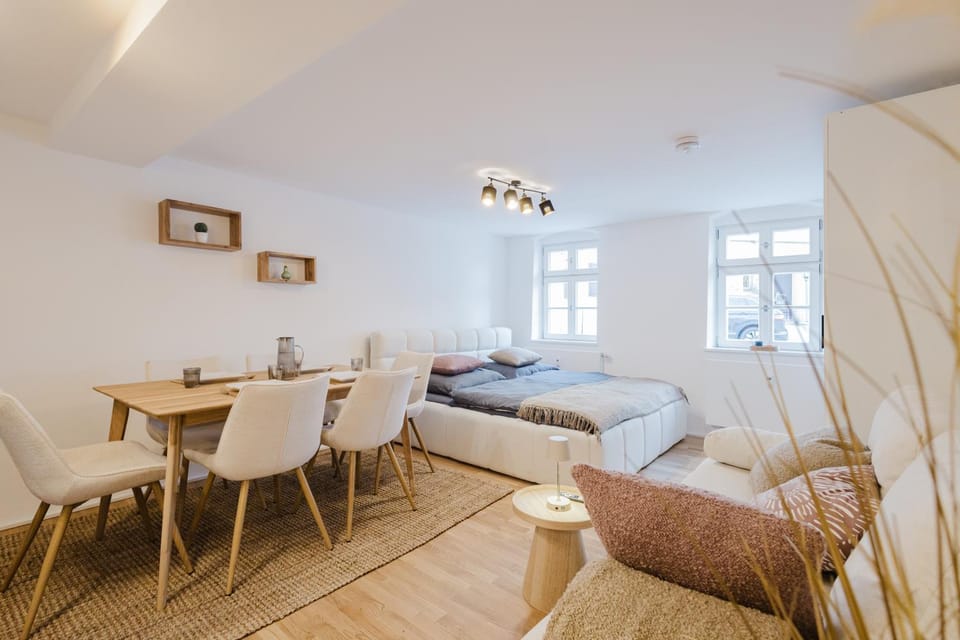 Bed, Living room, Photo of the whole room, Dining area, Bedroom