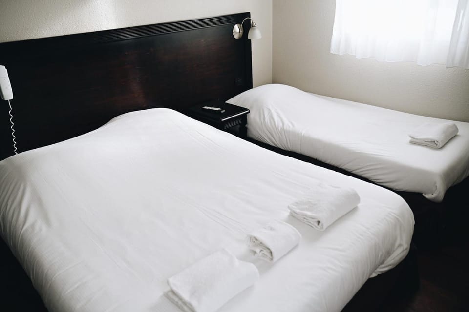 Bed, Photo of the whole room, Bedroom, towels