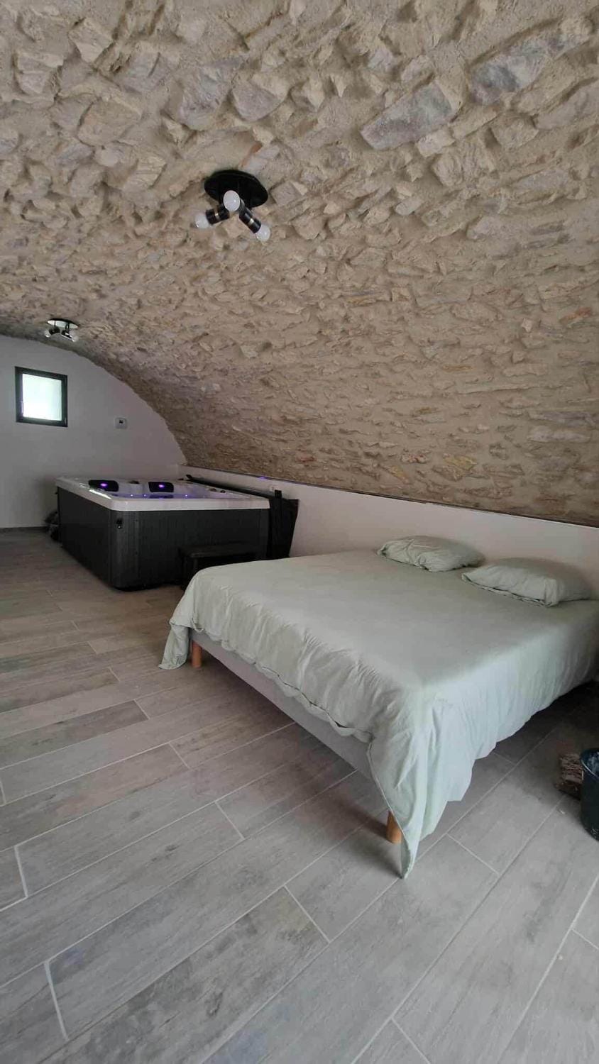 Appartement avec jaccuzzi privatif en RDC proche via rhona Apartment in Provence