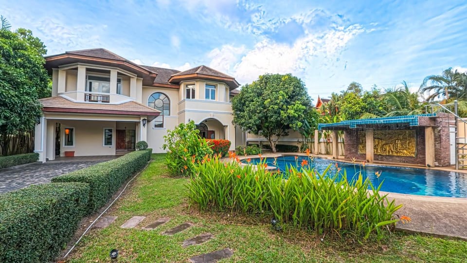 Property building, Garden, Swimming pool