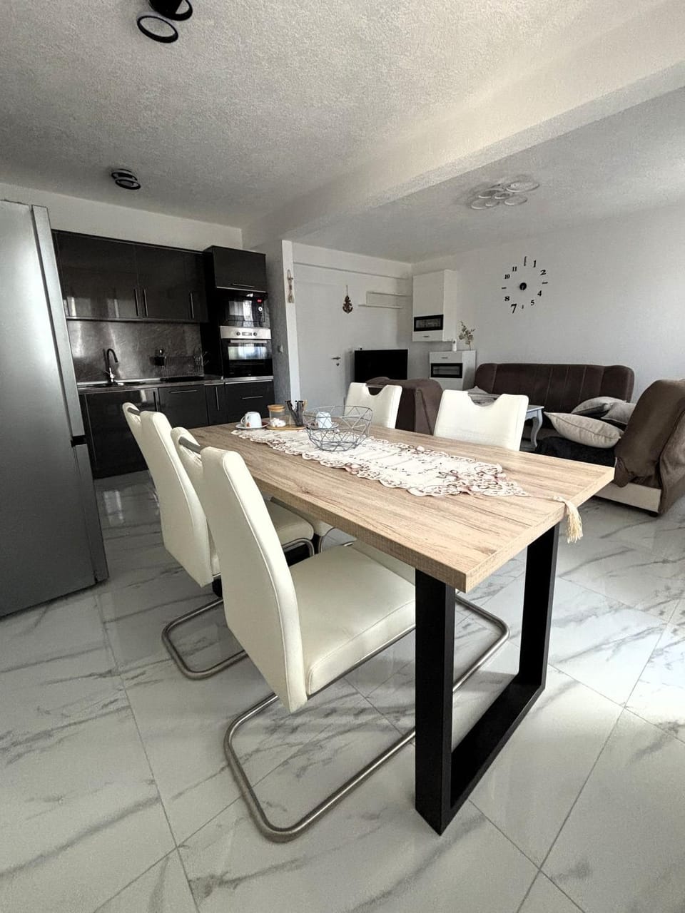 Kitchen or kitchenette, Living room, Seating area, Dining area, pet friendly
