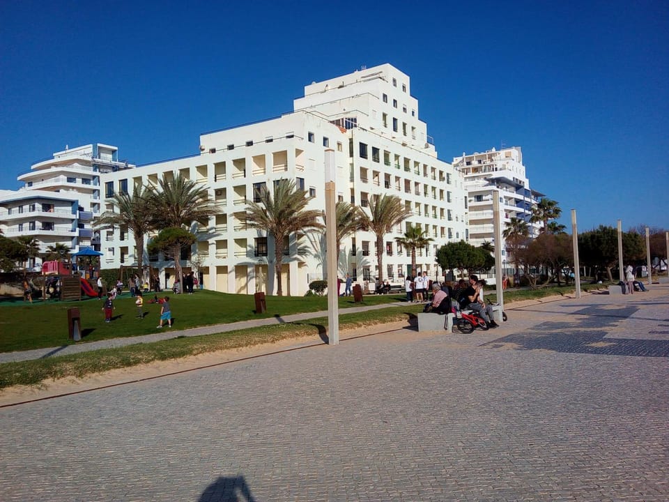 Property building, Neighbourhood, Location