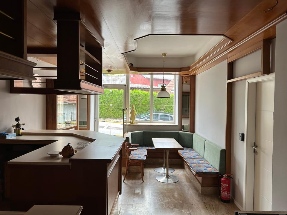 Seating area, Dining area