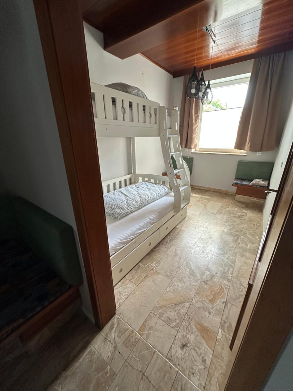 Bed, children