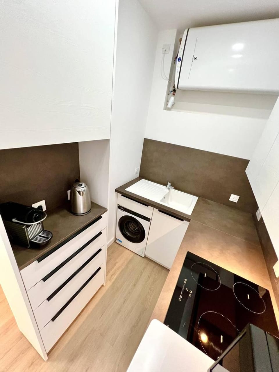 Kitchen or kitchenette