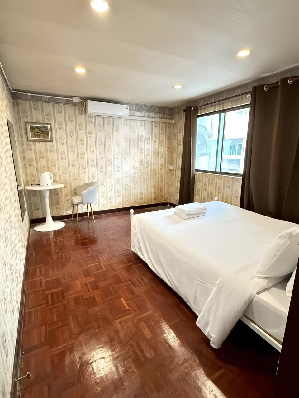 Bed, Bathroom, Photo of the whole room, Bedroom, towels