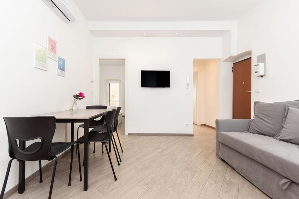 Communal lounge/ TV room, Seating area, Dining area