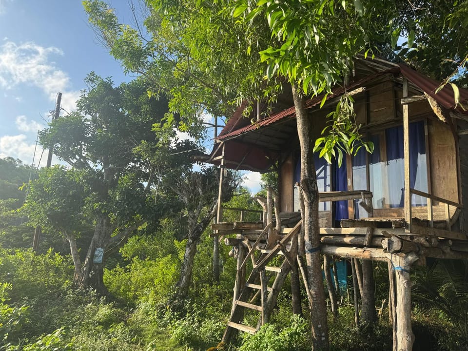 Waterfall Inn Sunset & Nature Luxury tent in Nusapenida