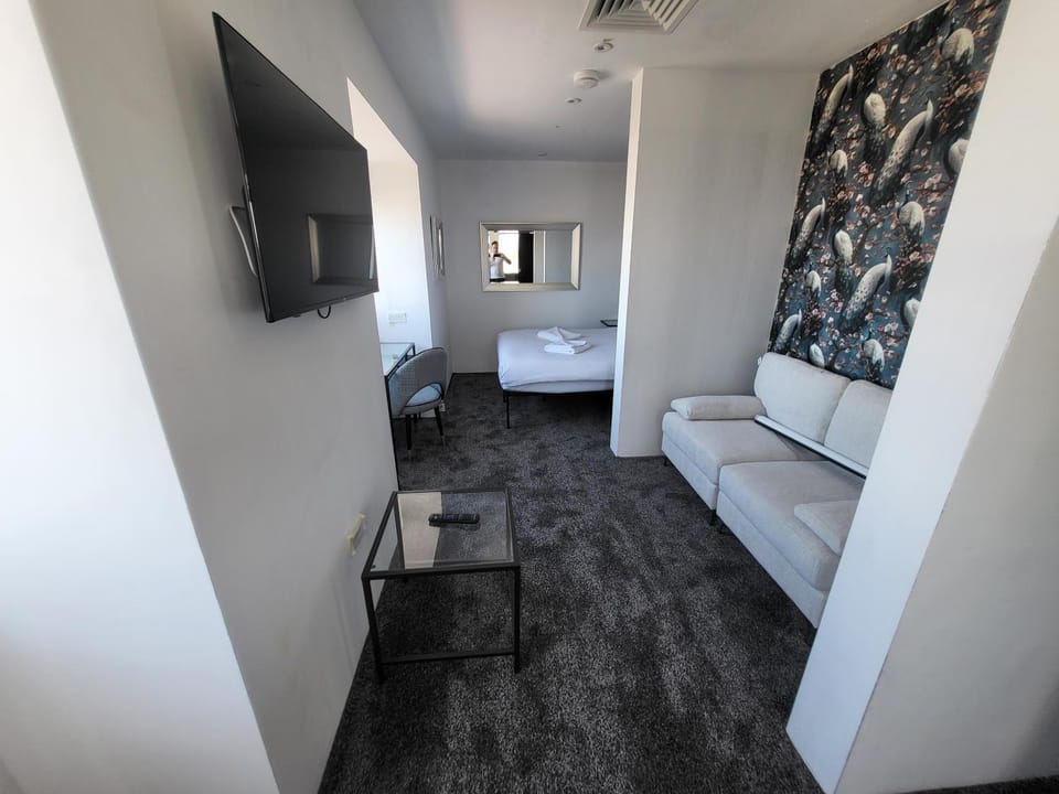 Bed, Living room