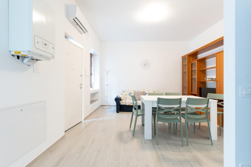 Kitchen or kitchenette, Living room, Seating area, Dining area, air conditioner