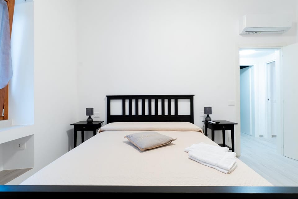 Bed, Photo of the whole room, Bedroom, towels, air conditioner