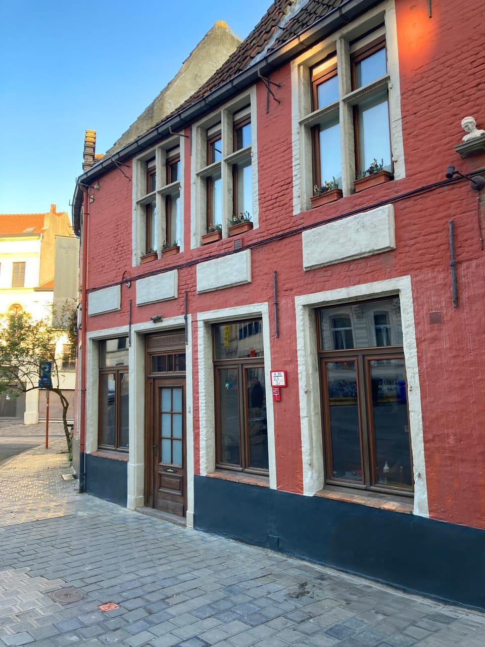 Property building, Facade/entrance