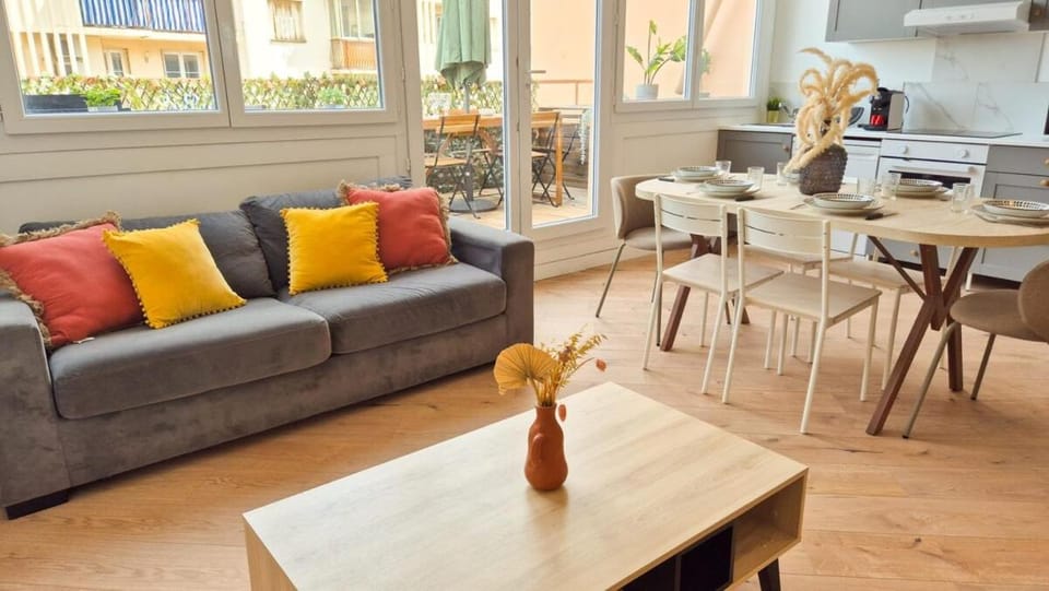 Living room, Dining area