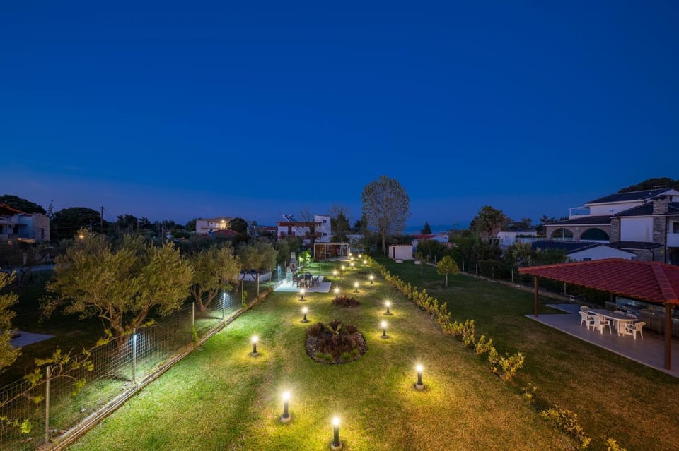 Night, Garden view