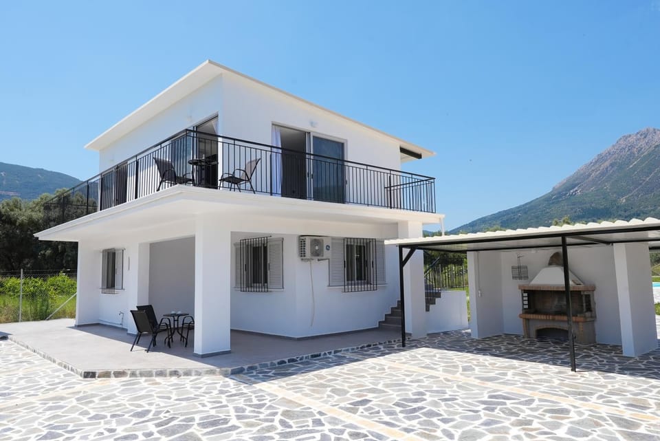 Property building, Day