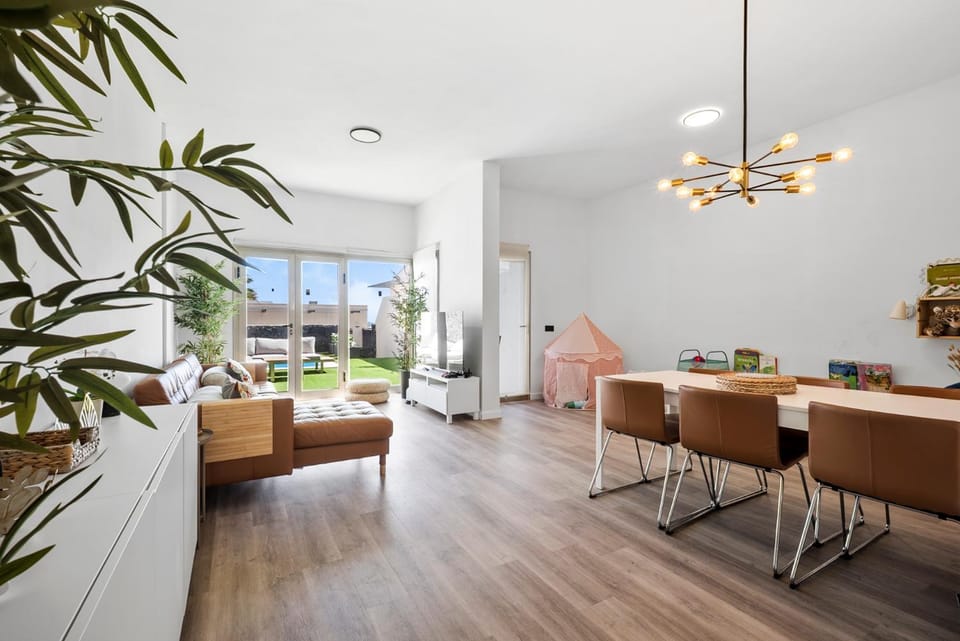 TV and multimedia, Living room, Dining area