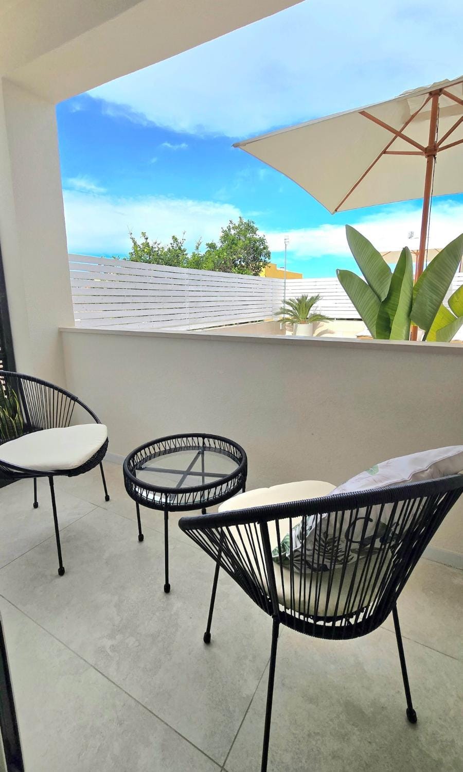 Patio, Day, Balcony/Terrace, Dining area