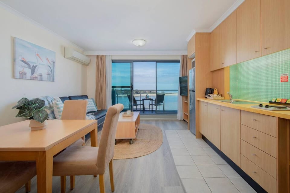 Kitchen or kitchenette, Other, Dining area