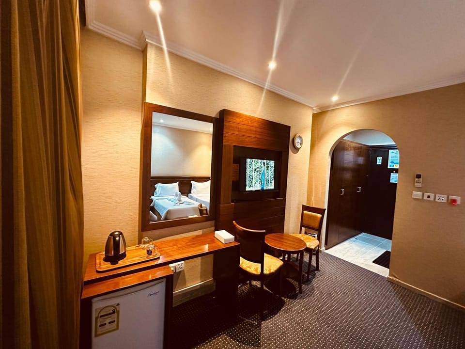 Photo of the whole room, Seating area