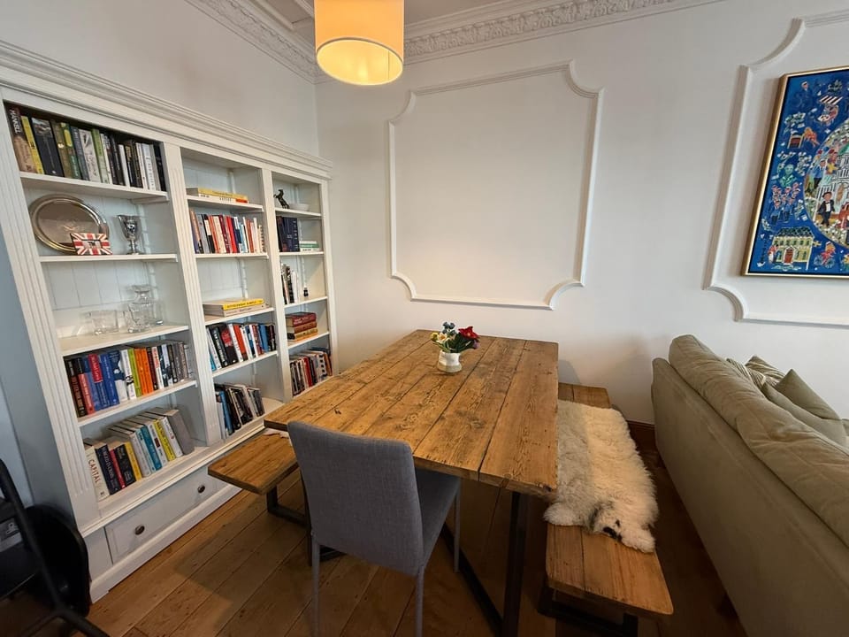 Library, Living room, Seating area