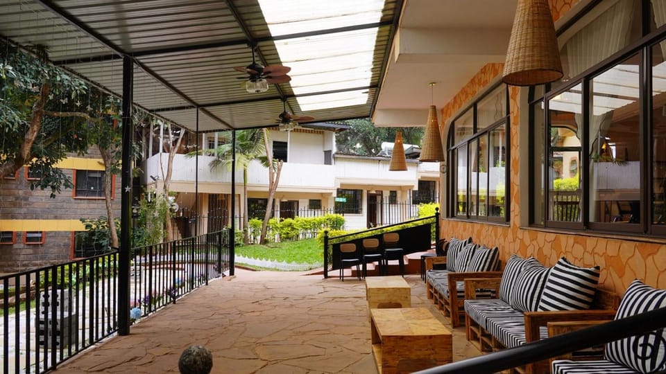 Restaurant/places to eat, Seating area, Garden view