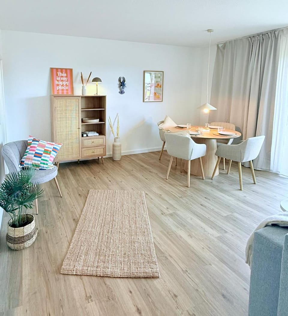 Living room, Seating area, Dining area