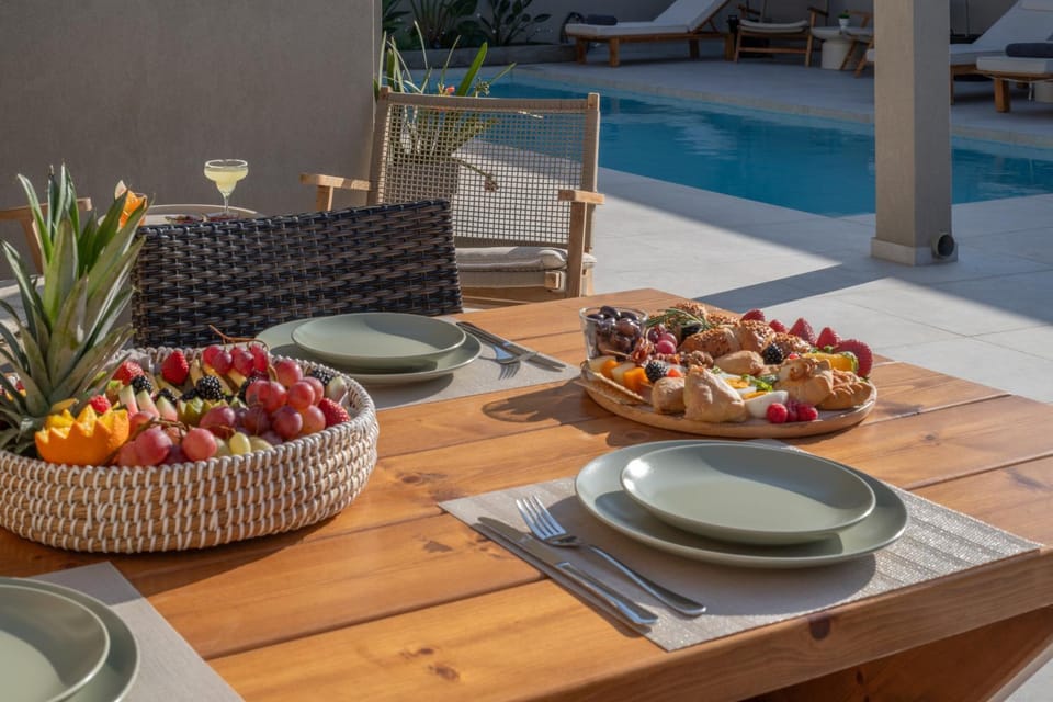 Day, Food and drinks, Food, Pool view, Swimming pool, Lunch, Dinner, Drinks, sunbed