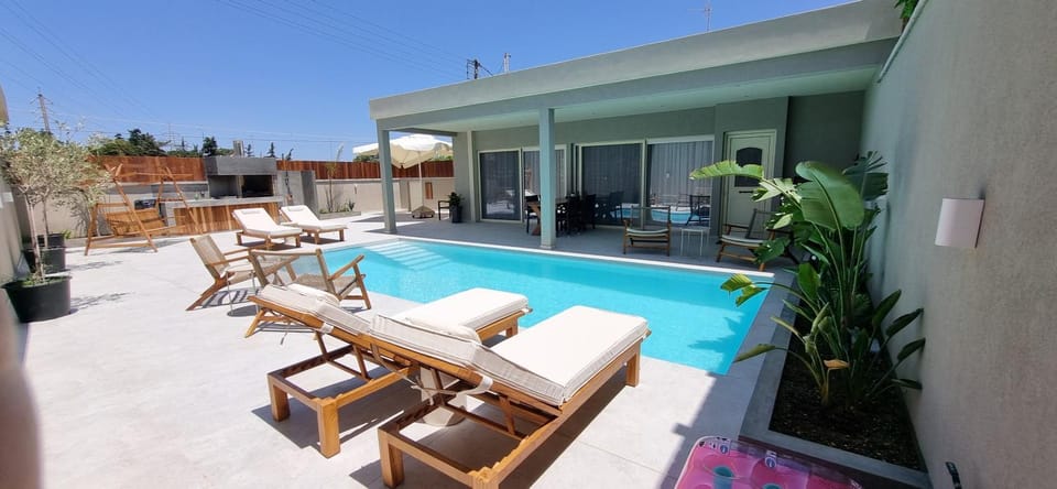 Property building, Patio, Day, View (from property/room), Balcony/Terrace, Garden view, Pool view, Swimming pool, sunbed