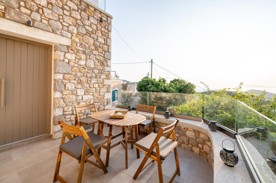 Property building, Patio, Day, View (from property/room), Balcony/Terrace, Dining area